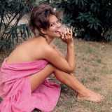 La nipote Daniela Ciriello, ci mostra due scatti realizzati dalla zia. Il primo ritrae Claudia Cardinale. Claudia e Chiara avevano un rapporto di profonda amicizia 